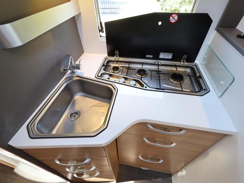 Adria Matrix Newline 670 SC Queensbed + hefbed  foto: 6