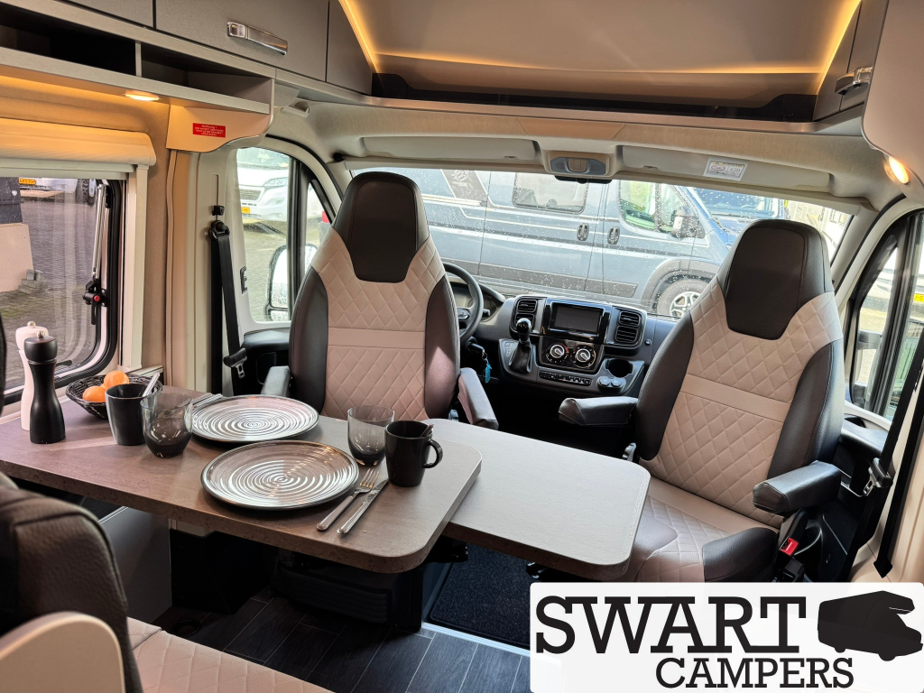 Weinsberg CaraBus Grey 630 ME Edition [Fire], Lengtebedden Automaat Maxi foto: 10