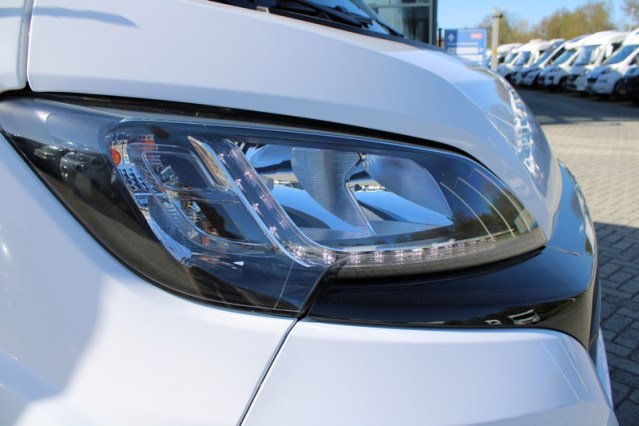9 traps AUTOMAAT Knaus Platinum Edition Sun TI 650 vlakke vloer enkele bedden (80  foto: 5