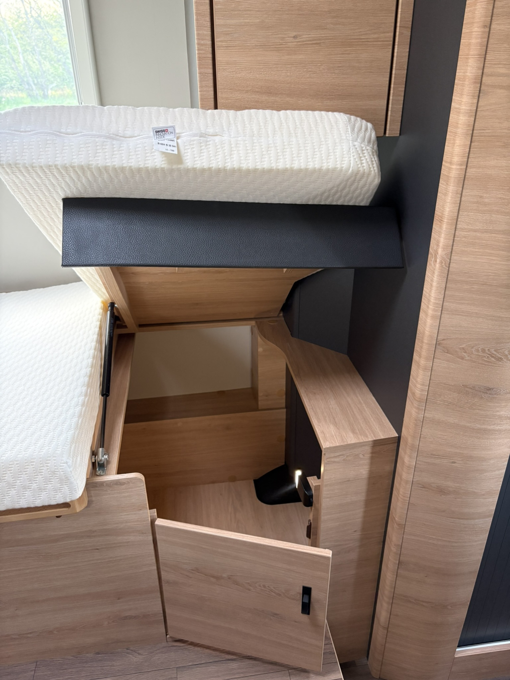 Knaus LiveTI 650 MEG Platinum Selection foto: 16