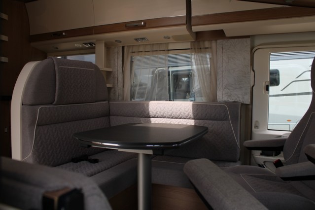 Robuuste AUTOMAAT 180 pk Malibu I 490 LE by Carthago hef-en enkele lengte bedden (124  foto: 37