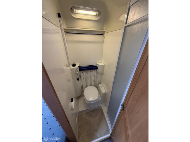 Hymer B 654 Fransbed + Hefbed / Airco op motor! foto: 7