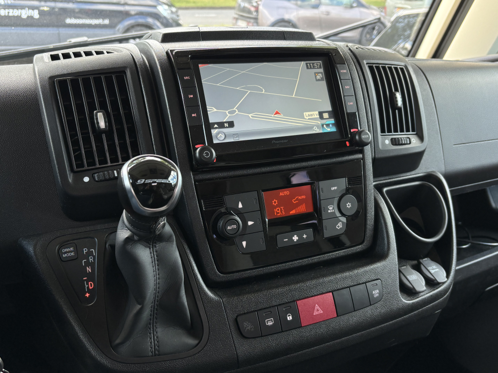 Knaus Live I 650 MEG 9TR AUTOMATIK EINZELBETTEN HUBBETT 160PS Foto: 14
