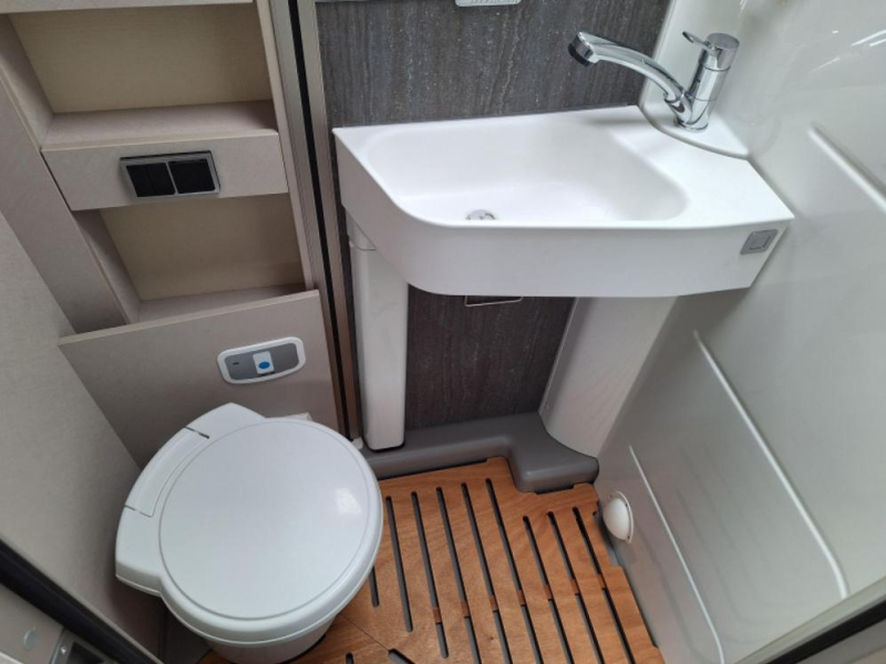 Hymer Tramp S 585 HEFBED + LENGTE BEDDEN  foto: 17