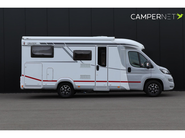 LMC Cruiser V646 140pk Automaat | HEO safe sloten | Thule luifel | Trekhaak | Lengtebedden | Bearlock | Panoramadak | Compact model foto: 3