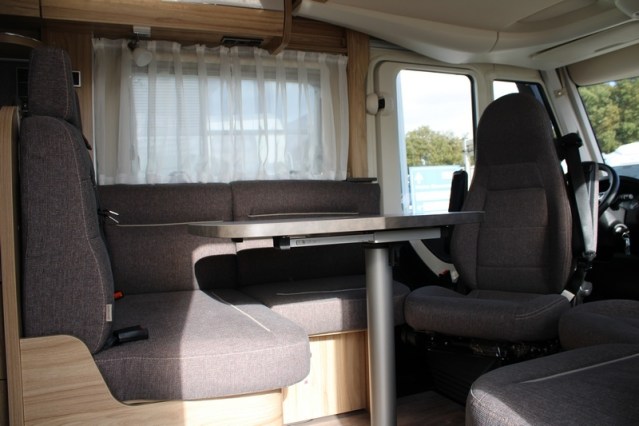 Hymer Exsis I 678 Fiat AUTOMAAT 160 pk enkele bedden Smal en lichtgewicht (54  foto: 28