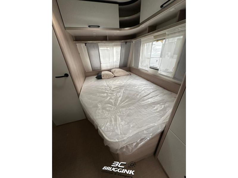 Bürstner Premio SkyLine 460 TS - FRANS BED EN RONDZIT  foto: 8