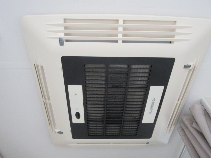 Caravelair Artica 496 MOVER AIRCO AWNING photo: 18