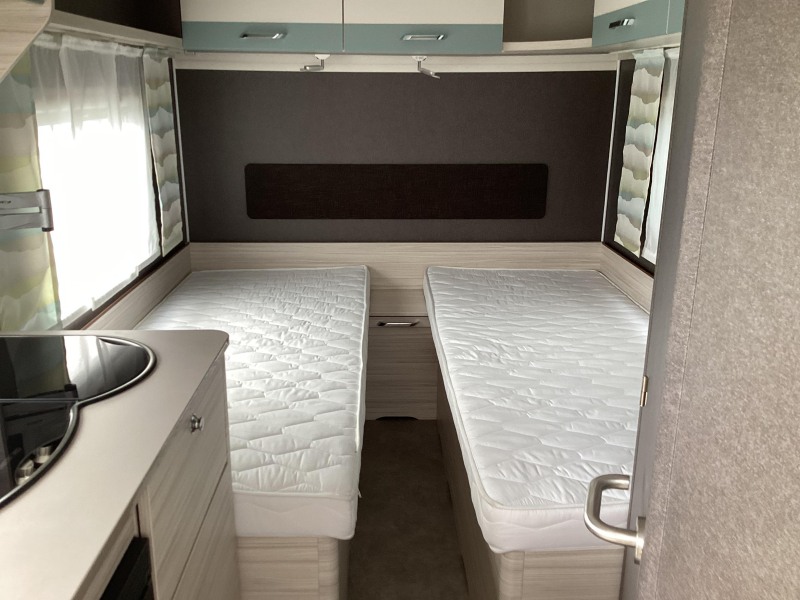 Dethleffs C'Joy 460 LE mover/ enkele bedden  foto: 2
