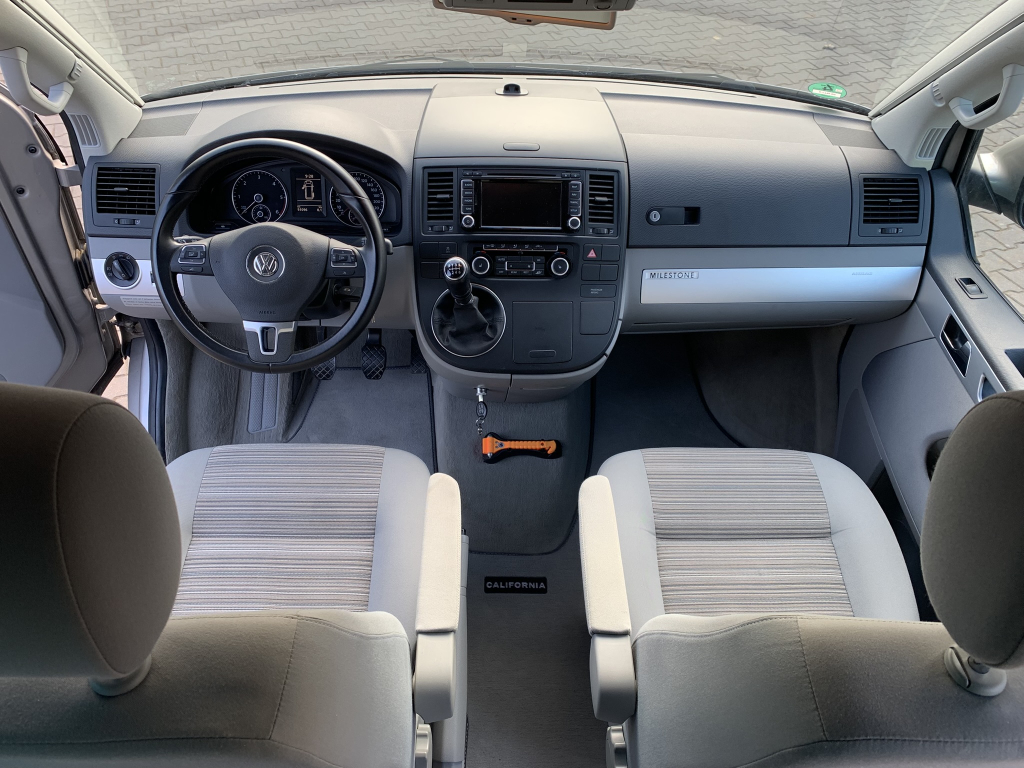VOLKSWAGEN CALIFORNIA photo: 8