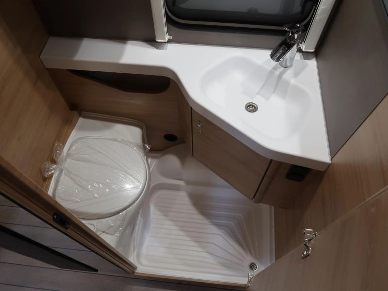 Knaus Sudwind Black Selection 460 EU ENKELE BEDDEN  foto: 13