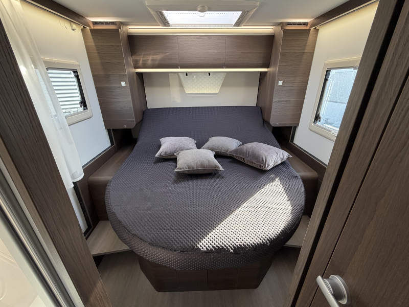 Adria Coral Supreme 670 DC 180 PK Automaat E&P  foto: 2