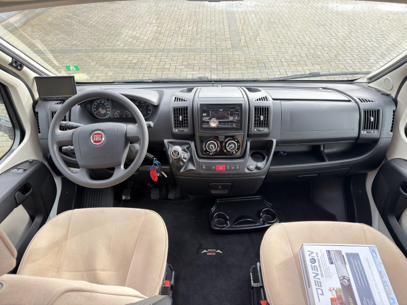 Eura Mobil Terrestra 690 HB foto: 8
