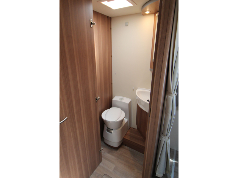 Weinsberg CaraLoft Queensbed + Hefbed  foto: 19