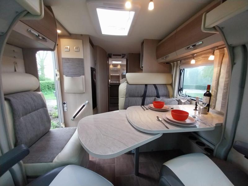 Bürstner Nexxo 728 G enkele bedden, trekhaak  foto: 2
