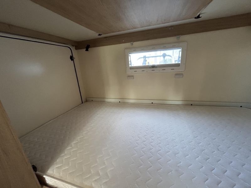 Roller Team Kronos 279 M 6P ETAGENBETT XXL Garage Foto: 14