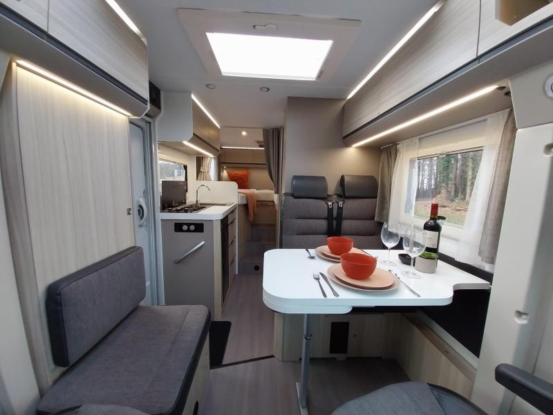 Adria Compact Axess 670 SL, doble aire acondicionado, enganche de remolque foto: 1