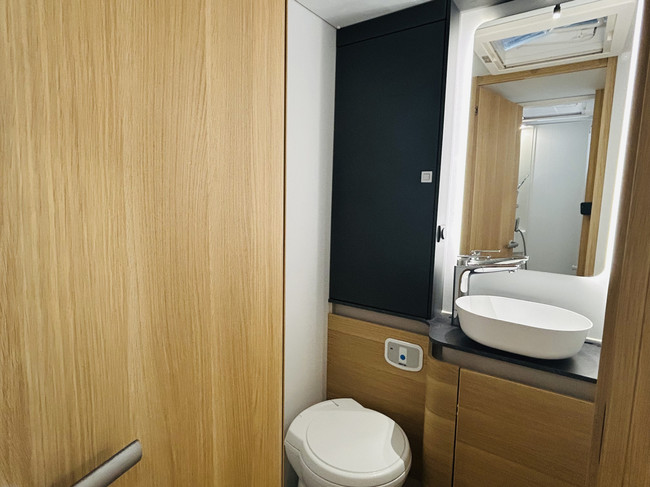 Adria MATRIX 670 SL Axess Camas separadas, suelo completamente plano, 5 plazas con cintur&oacute;n foto: 17