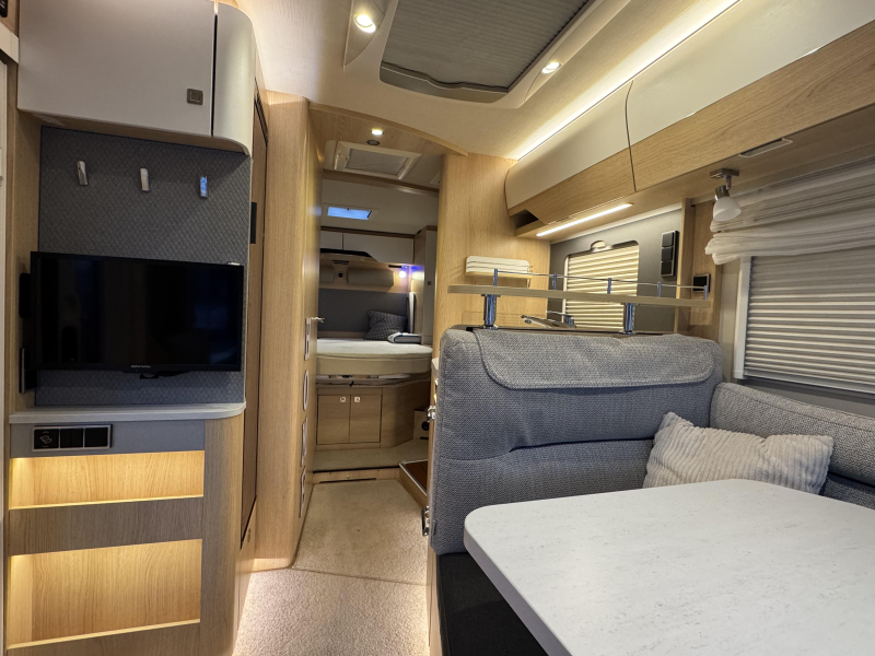 Hymer BMC-I 690 Queensbed-Hefbed-Mercedes  foto: 8