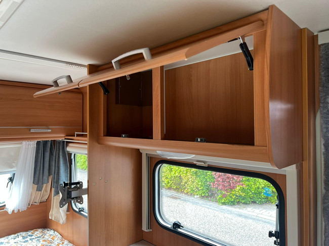 Caravelair Antares Luxe 390 Freeline | Fietsenrek | Dinette | Vastbed | Kachel | Koelkast | foto: 15