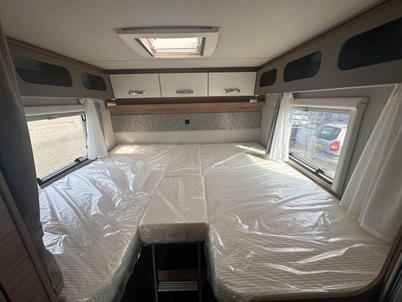 Weinsberg CaraSuite 700 ME Ensuite bad zonder hefbed  foto: 15