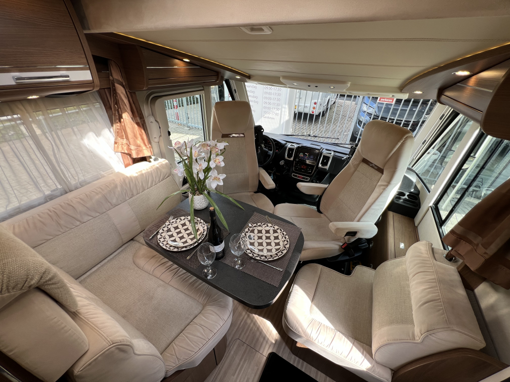 Carthago C-Tourer I 144 QB QUEENSBED+HEBED TREKHAAK DAKAIRCO foto: 1