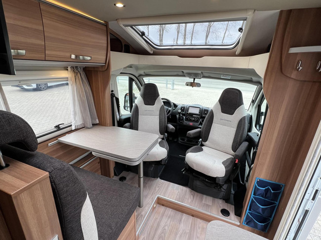 Weinsberg 600 MEG Pepper Edition 165PK Enkele Bedden Luifel Zonnepaneel Omvormer foto: 10