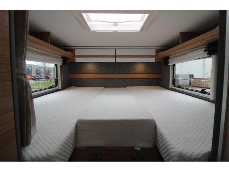 Dethleffs Just 90 7052 DBM Enkele bedden + Hefbed  foto: 19