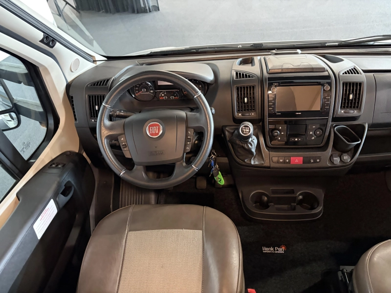 Eura Mobil Profila T 675 SB fransbed / navigatie  foto: 14