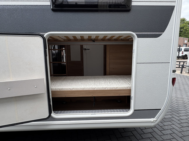 Hobby De Luxe 545 KMF mit ETAGENBETT UND GARAGE **6 Schlafpl&auml;tze/Truma Mover/1. Besitzer/Truma/Leichtmetallfelgen/Sehr gepflegter Wohnwagen** Foto: 13