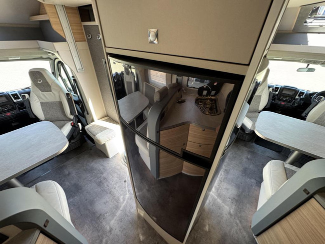 Dethleffs Pulse I 7051 GT-Line DBM Queensbed Als nieuw foto: 16