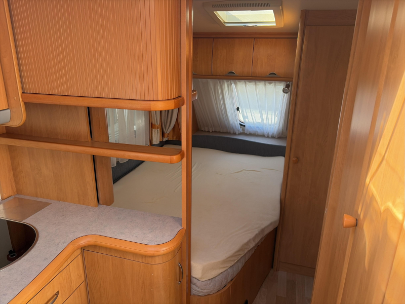 Hobby Excellent Easy 460 UFE Mover/Voortent/Fietsdr.  foto: 2