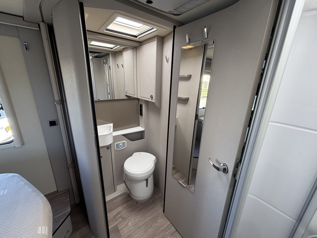 HYMER 2022 Face tot Face Queensbed 150pk handgeschakeld T695 S foto: 8