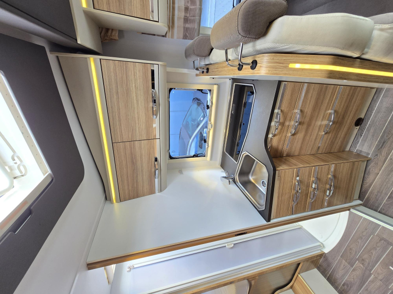 Adria Matrix 670 SL Lengte Bedden Hefbed 5per  foto: 14