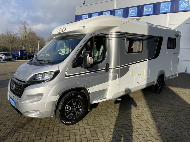 LMC Cruiser Sportline 662 G 662 G Edition 60 Jahr | Cama longitudinal | Aire acondicionado de techo | 1er propietario | 2x Solar | Enganche de remolque | Inversor | C&aacute;mara | TV | Navi | Clima foto: 1