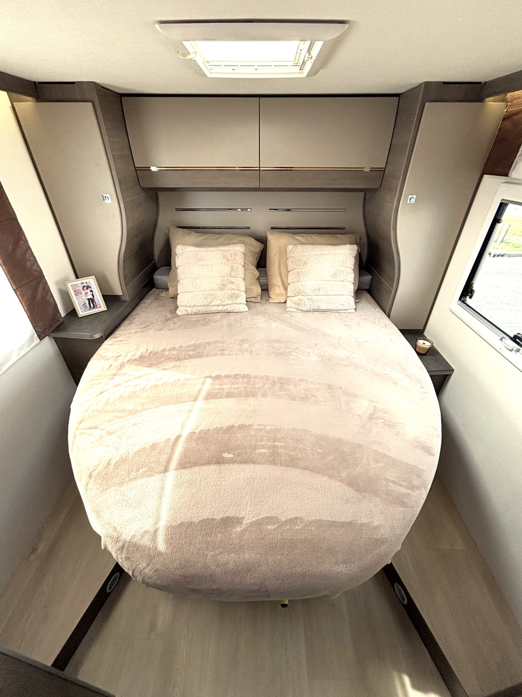 Chausson 768 XLB Titanium AUTOMATIC QUEEN BED + LIFT BED + F2F photo: 2