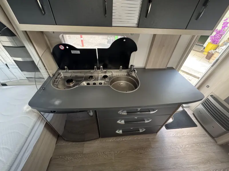 Hobby De Luxe Edition 440 SF  foto: 5