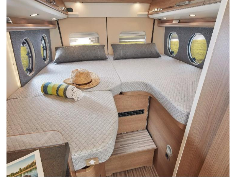 Malibu First Class Two Room 640 LERB ​​Lengthwise Beds, Automatic photo: 3
