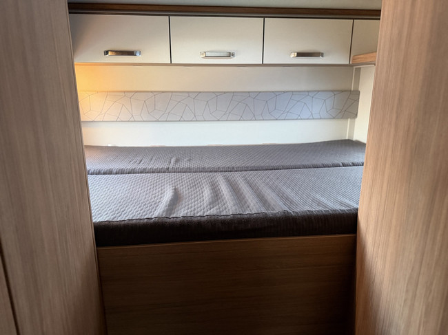 Weinsberg CARAHOME 700 DG / Stockage gratuit photo : 16