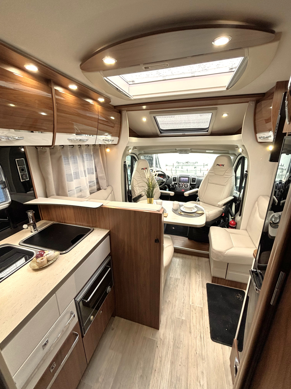 Pilote Sensation 700 P QUEENSBED 6.99M XXL GARAGE CONSTRUCT Foto: 11