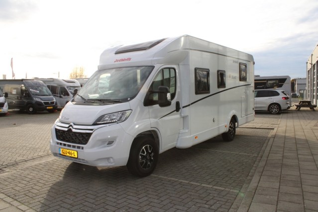 Dethleffs 7052 DBM Just 90 Queenbed + hefbed riante garage (94  foto: 3