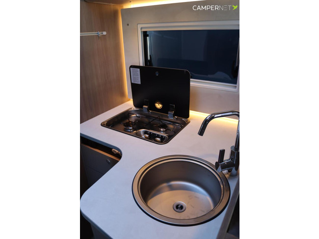 Carado T447 Edition 26 165pk Automaat | Lengtebedden | Luifel | Hefbed | Gescheiden douche | Fietsendrager | 12'' Ford multimediasystee foto: 13