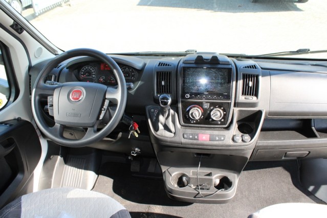 Challenger Graphite Vip Edition T 328 idem Chausson 788 AUTOM&Aacute;TICO Fiat 140 cv equipado con cama Queen y cama abatible 4 pers. (76 foto: 18