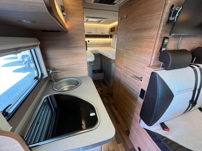 Weinsberg CaraCompact Pepper 600 MEG L&auml;ngsbetten Dachklimaanlage Foto: 6