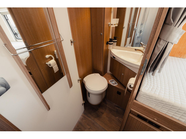 Carado T447 met hefbed foto: 20