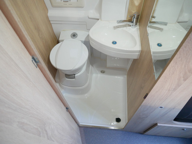 Clever 6.40 Mtr Buscamper, Chasis Maxi, &iexcl;&iexcl;Camas Bajas Longitudinales!! foto: 14