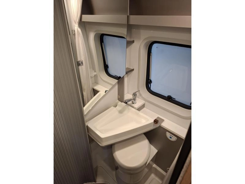 Adria Twin 600 SPT 160PK Vastbed Airco  foto: 14