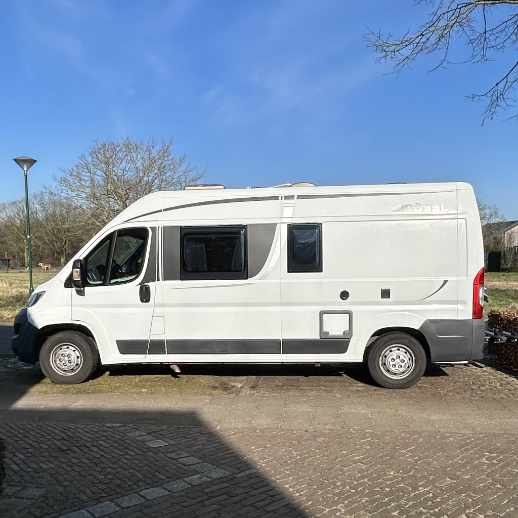 Pössl Roadcar 600 dwars bed / trekhaak 