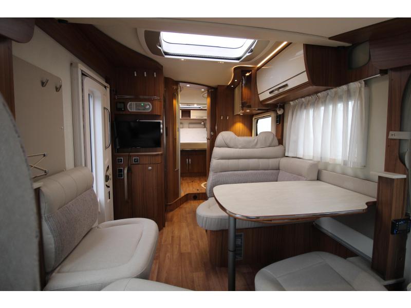 Hymer BML-I Queen bed + fold-down bed photo: 10