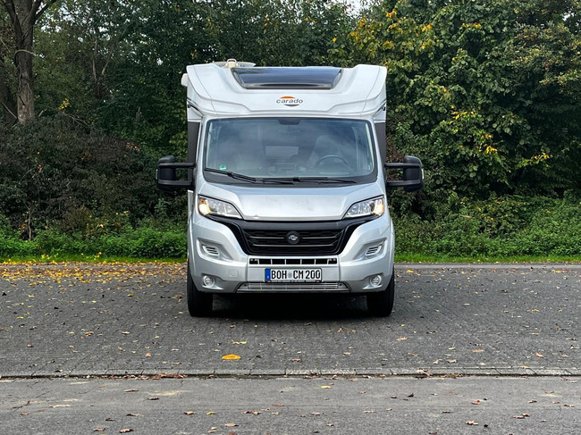Carado T 338 Teilintegriert | Tempomat | Markise | R&uuml;ckfahrkamera | Dusche | Toilette | 4 Schlafpl&auml;tze | TV mit aut. Sat Foto: 1